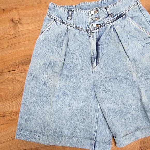 Vintage Acid Wash Denim Shorts Pleated High Waist Womens 12 Juniors 13/14 - Picture 2 of 15